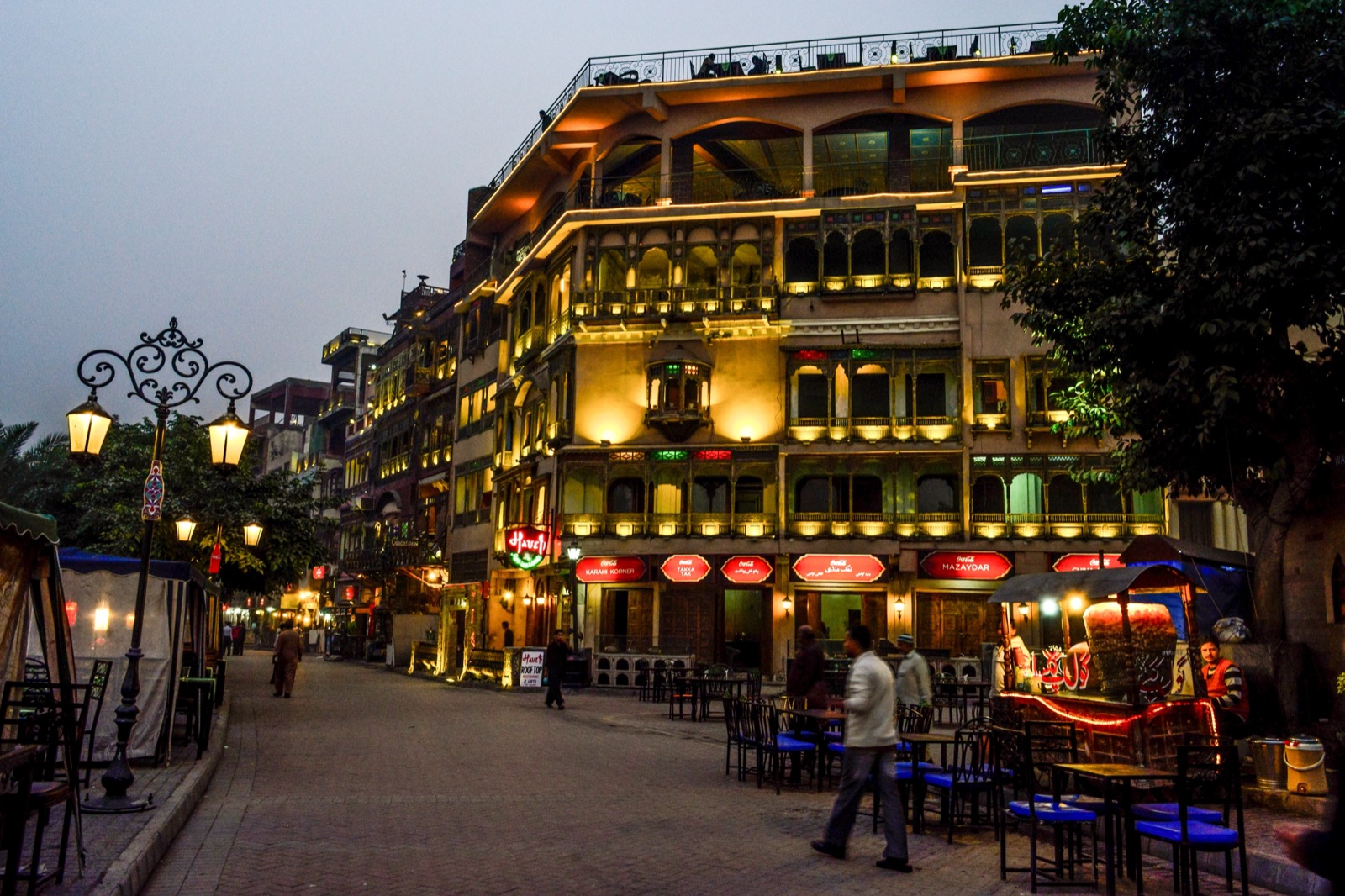 The Fort Road food street in Lahore at night