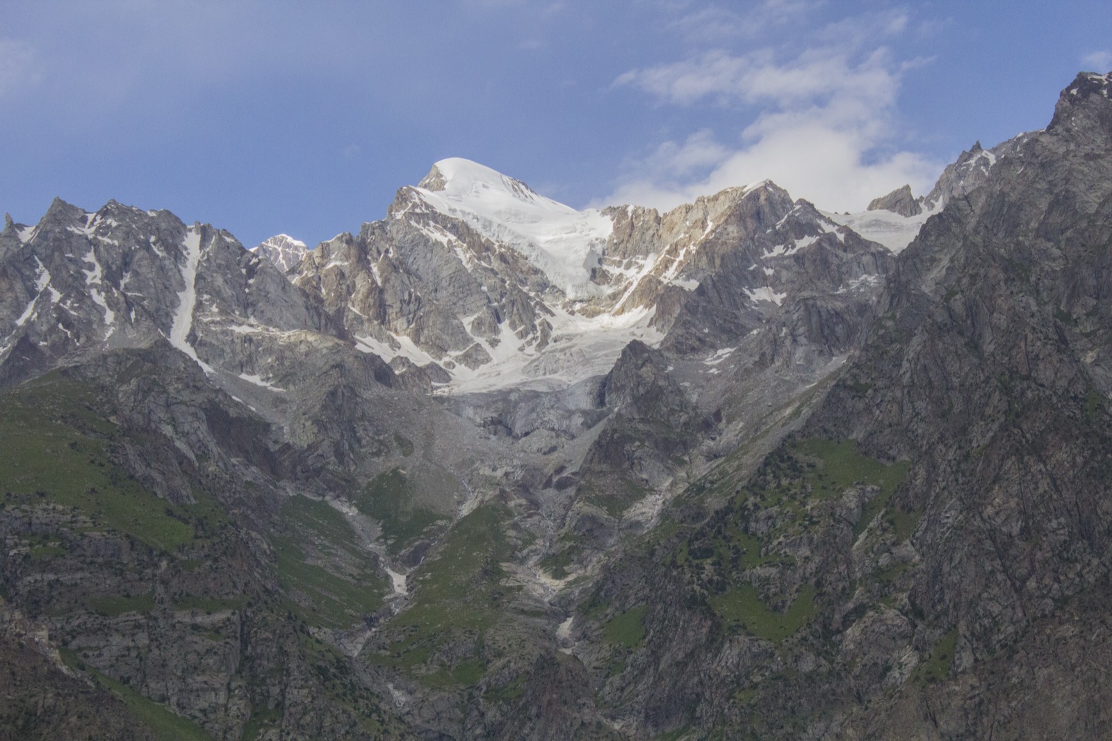 The jeep track leading up to Naltar