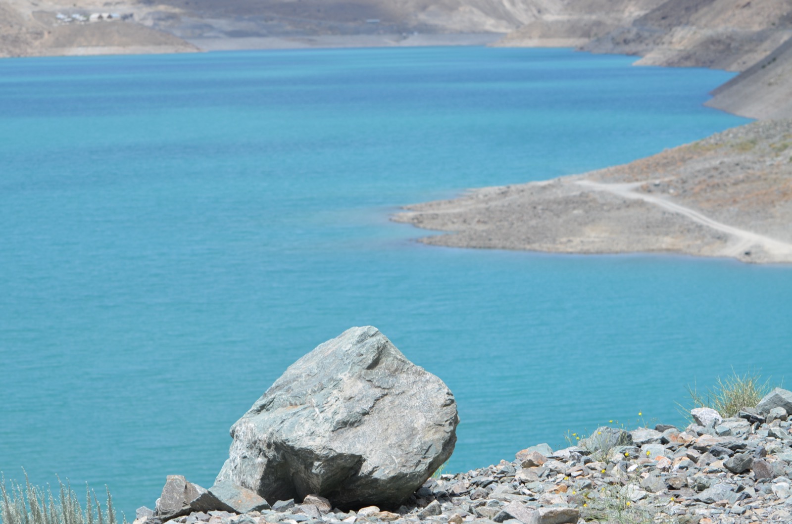 Turquoise water of Sadpara Lake